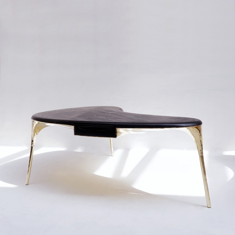 <a href="https://www.galeriegosserez.com/artistes/loellmann-valentin.html">Valentin Loellmann </a> - Brass - curved desk